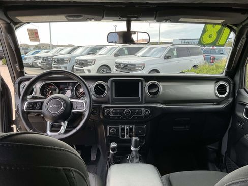 Used 2018 Jeep Wrangler Unlimited Sahara image 13