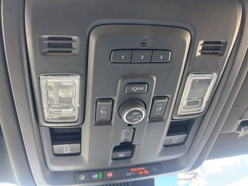 Used 2024 Chevrolet Tahoe High Country w/ Premium Package image 14