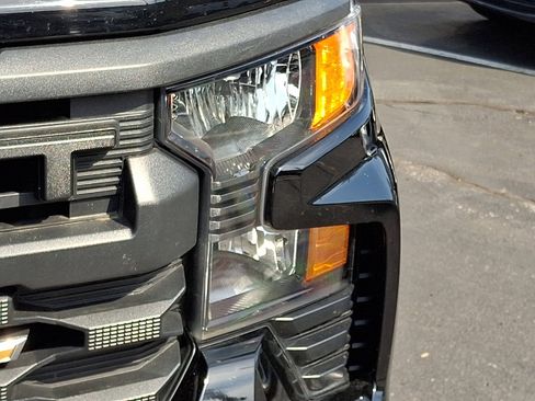 Certified 2022 Chevrolet Silverado 1500 Custom AWD/4WD image 10