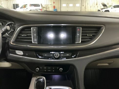 Used 2021 Buick Enclave Essence w/ Sound and Sites Package AWD/4WD image 19