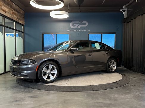 Used 2017 Dodge Charger SXT image 7