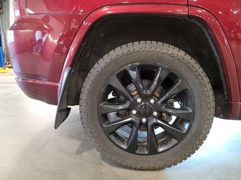 Used 2019 Jeep Grand Cherokee Altitude AWD/4WD image 15