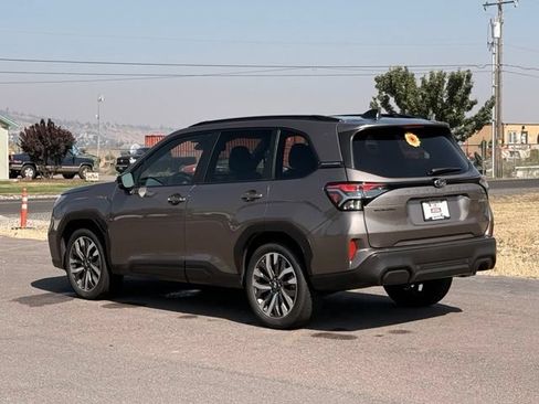 Certified 2025 Subaru Forester Touring AWD/4WD image 4