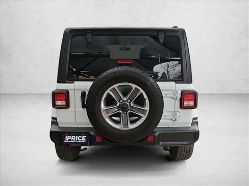 Used 2022 Jeep Wrangler Unlimited Sahara image 7