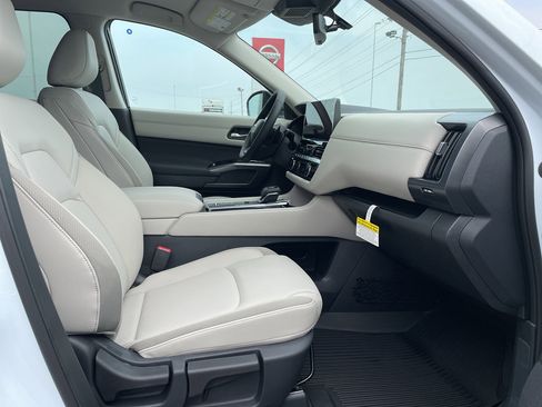 New 2026 Nissan Pathfinder SL FWD image 24