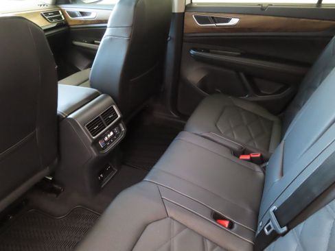 New 2026 Volkswagen Atlas SE image 22