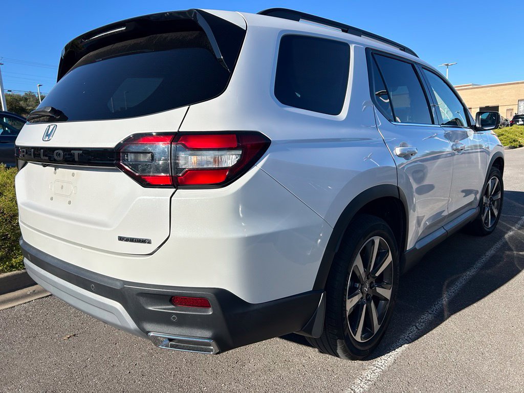 Used 2024 Honda Pilot Touring image 3