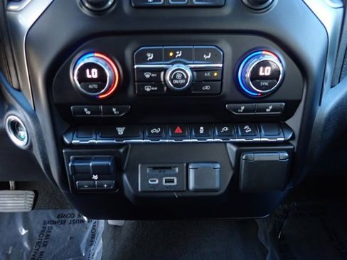 Used 2020 Chevrolet Silverado 2500 LT w/ Convenience Package image 18