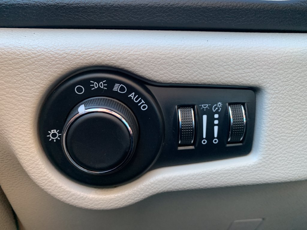Used 2023 Chrysler Voyager LX FWD image 25