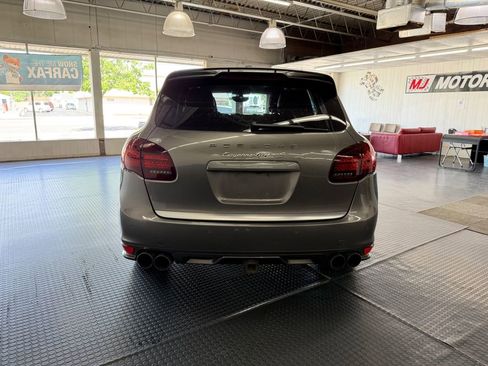Used 2014 Porsche Cayenne Turbo S AWD/4WD image 8