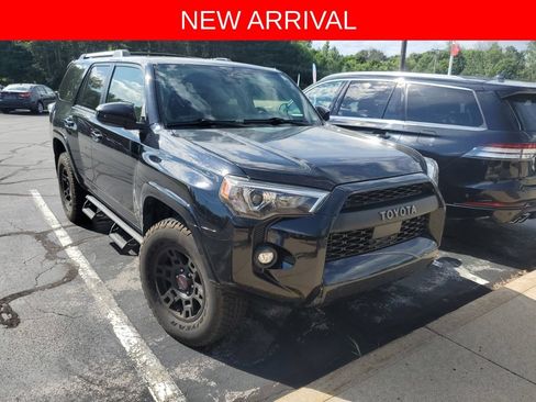 Used 2022 Toyota 4Runner SR5 AWD/4WD image 1