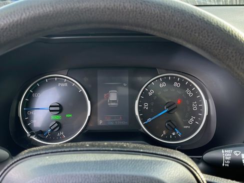 Used 2021 Toyota RAV4 XLE w/ Convenience Package image 16