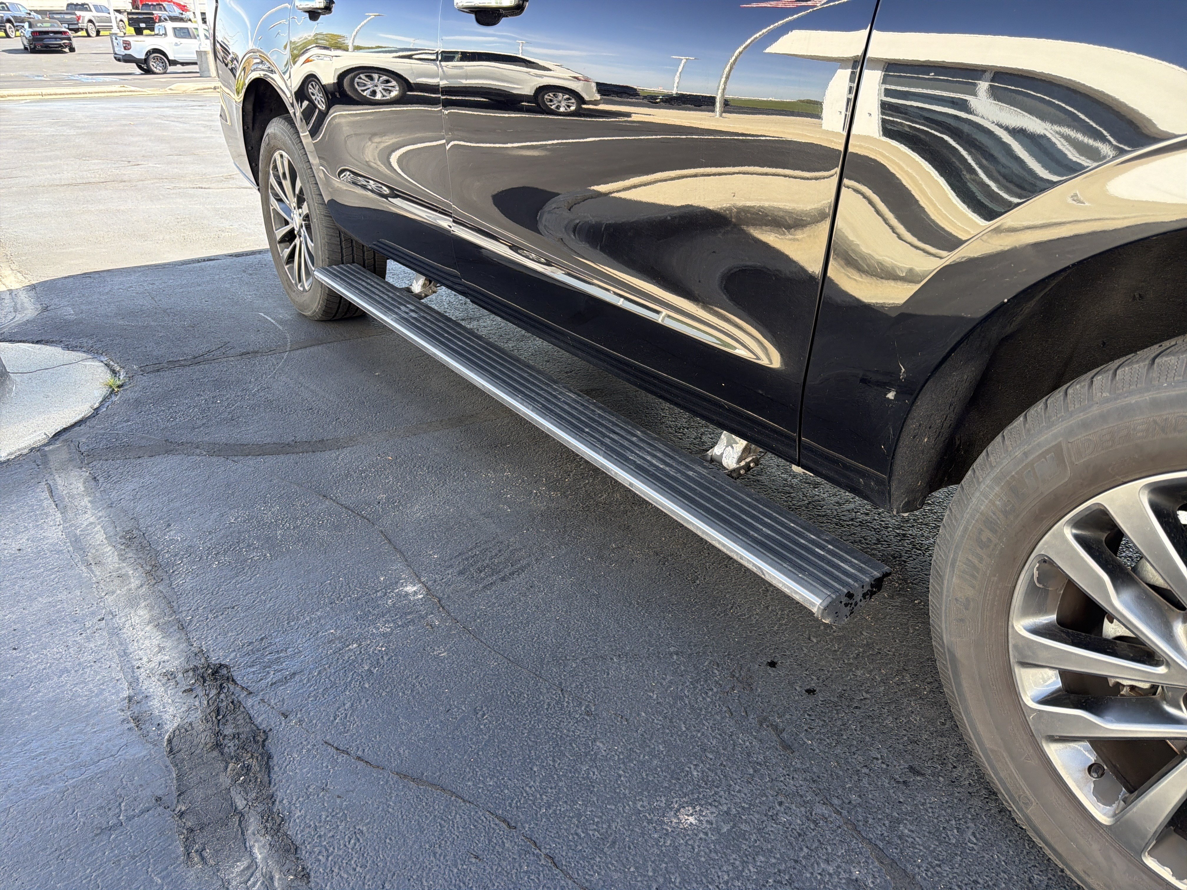 Used 2019 Ford Expedition Max Limited AWD/4WD image 11