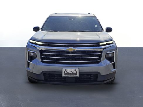 New 2026 Chevrolet Traverse LT w/ Driver Confidence Package FWD image 2