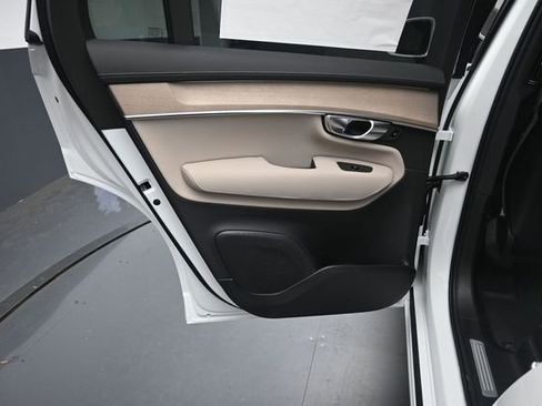 New 2026 Volvo XC90 B6 Plus w/ Protection Package Premier AWD/4WD image 24