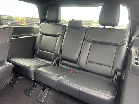 New 2025 Ford Expedition Platinum w/ Stealth Performance Package image 21