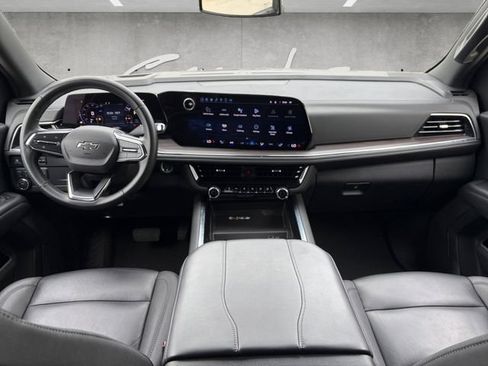Used 2025 Chevrolet Suburban Z71 AWD/4WD image 20