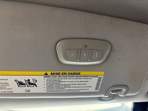 Used 2019 Chrysler Pacifica Limited w/ Tire & Wheel Group FWD image 21