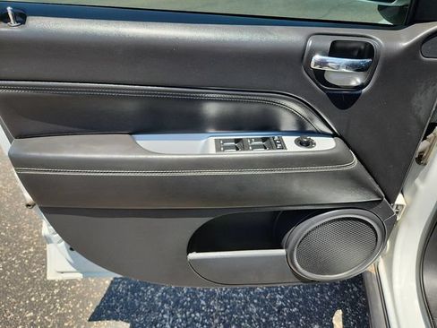 Used 2016 Jeep Compass High Altitude AWD/4WD image 13