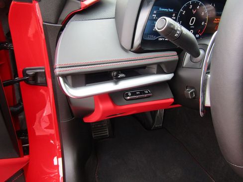 Used 2024 Chevrolet Corvette Stingray Premium Cpe w/ Z51 Performance Package RWD image 13