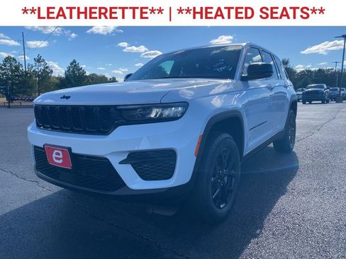 New 2025 Jeep Grand Cherokee Altitude image 3