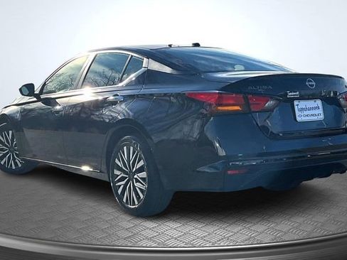 Used 2024 Nissan Altima 2.5 SV image 4