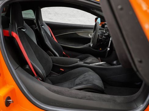 Used 2023 McLaren Artura Performance image 26