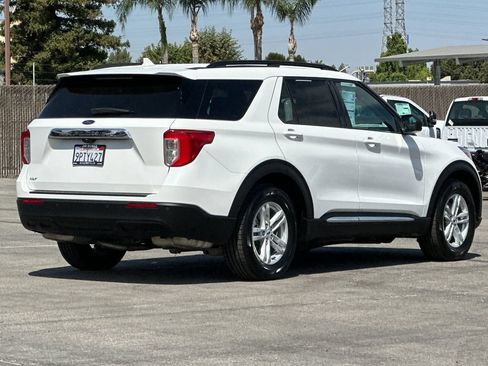 Certified 2024 Ford Explorer XLT RWD image 3