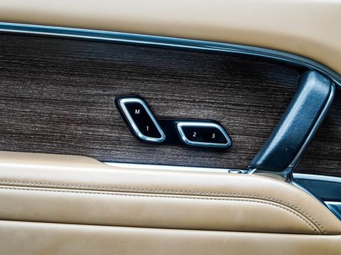 Used 2023 Land Rover Range Rover SE image 32