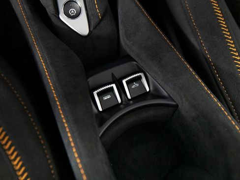 Used 2024 McLaren 750S Spider image 27