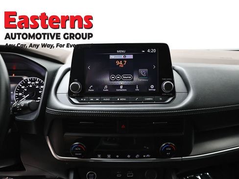 Used 2023 Nissan Rogue SV FWD image 11