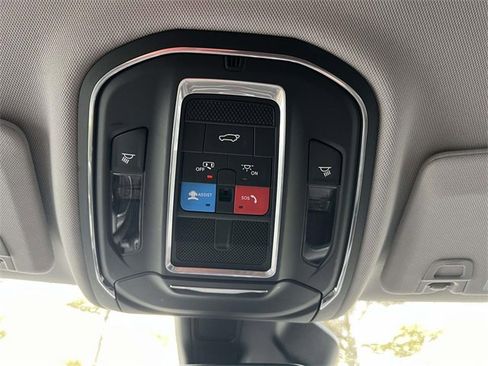 Certified 2023 Jeep Grand Cherokee Limited image 38