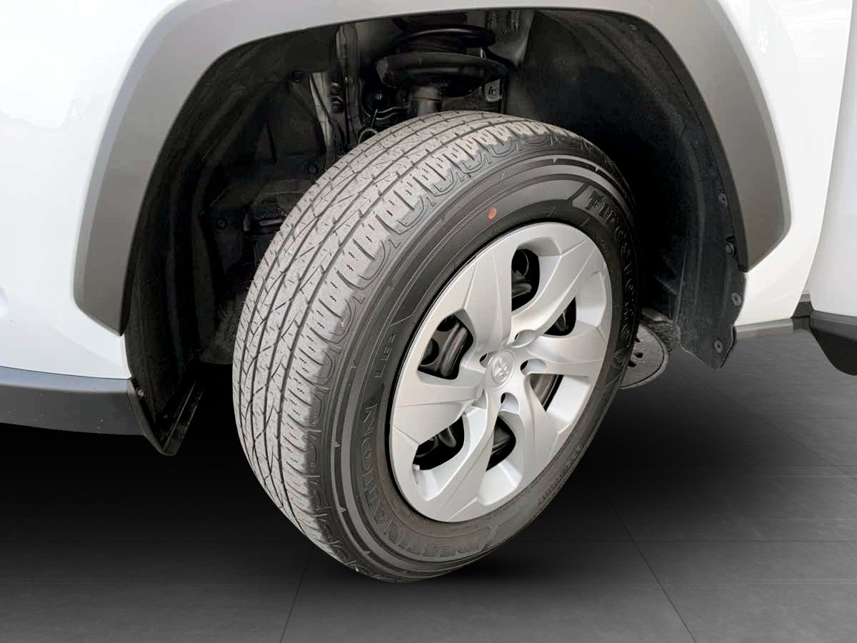 Used 2022 Toyota RAV4 LE AWD/4WD image 11