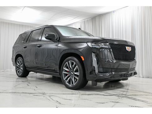 Used 2022 Cadillac Escalade Sport Platinum w/ Heavy-Duty Trailer Package image 2