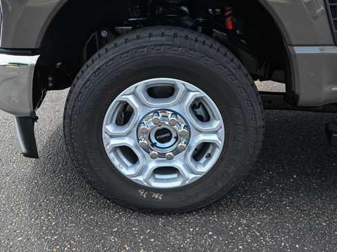 New 2026 Ford F350 XLT w/ XLT Premium Package AWD/4WD image 12