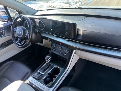 Used 2022 Kia Carnival LX image 14