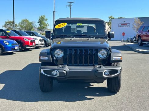 Used 2023 Jeep Gladiator Sport AWD/4WD image 8
