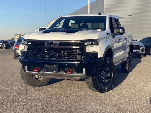 Used 2023 Chevrolet Silverado 1500 ZR2 w/ Technology Package image 4