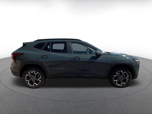 Used 2025 Chevrolet Trax LT FWD image 16