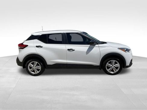 Used 2020 Nissan Kicks S FWD image 4