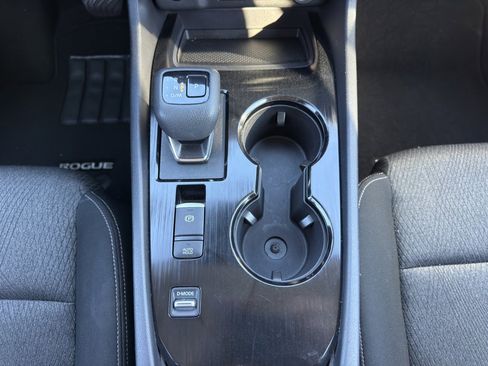 Used 2024 Nissan Rogue SV image 19