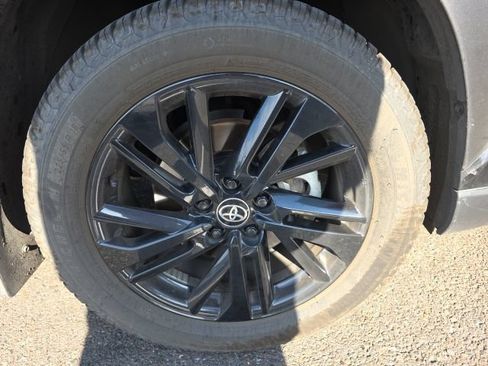 Used 2025 Toyota Corolla Cross AWD Hybrid w/ Moonroof Package image 8
