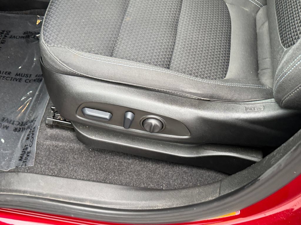 Used 2023 Chevrolet Bolt EUV LT w/ Comfort Package FWD image 18