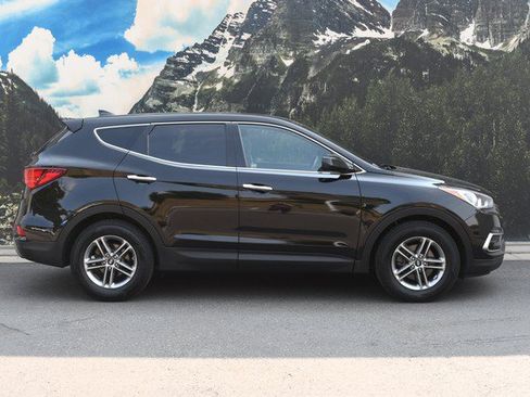 Used 2017 Hyundai Santa Fe Sport FWD image 2