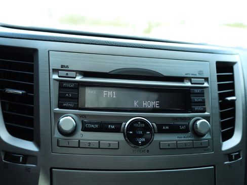 Used 2011 Subaru Legacy 2.5i Premium image 10