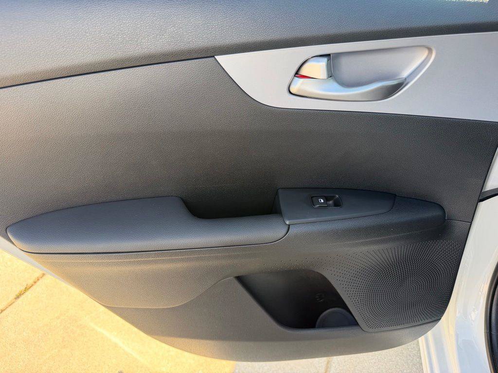 Used 2024 Kia Forte LXS FWD image 11
