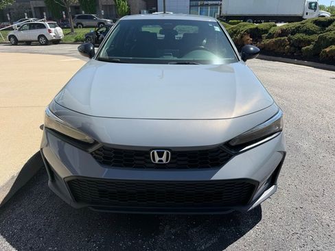 Used 2025 Honda Civic Sport image 9
