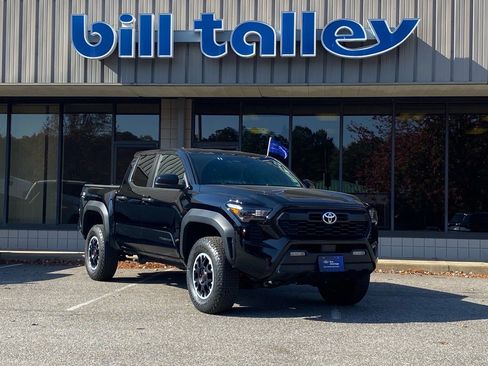Used 2024 Toyota Tacoma TRD Off-Road image 2