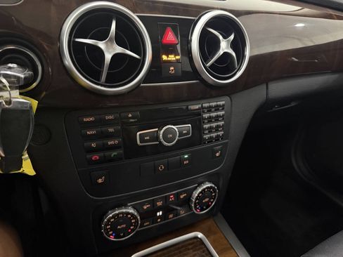 Used 2015 Mercedes-Benz GLK 350 4MATIC image 34