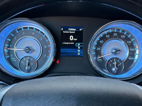 Used 2014 Chrysler 300 C image 25